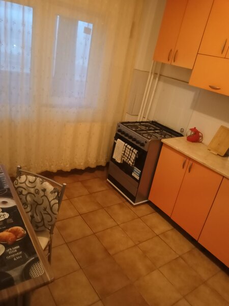 Titan, Postavarul, 5 minute metrou,