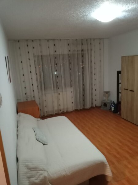 Titan, Postavarul, 5 minute metrou,