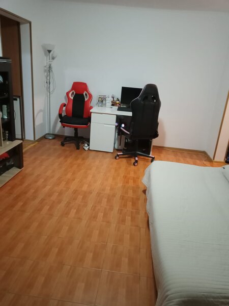 Titan, Postavarul, 5 minute metrou,
