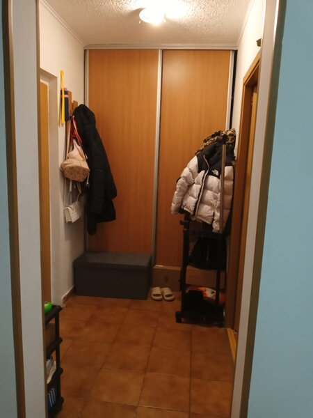 Titan, Postavarul, 5 minute metrou,