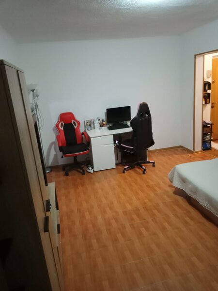 Titan, Postavarul, 5 minute metrou,