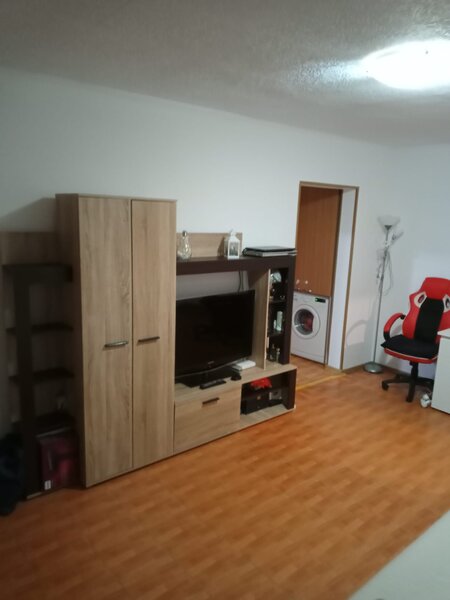 Titan, Postavarul, 5 minute metrou,