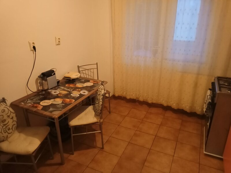 Titan, Postavarul, 5 minute metrou,