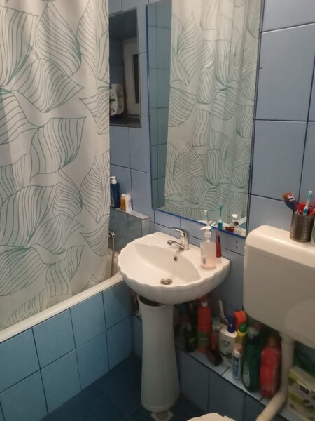 Titan, Postavarul, 5 minute metrou,